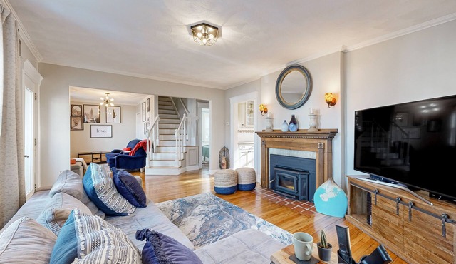 Charming home with deck- walkable to transit, shops & restaurants
