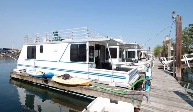 Charming Modern Housebarge