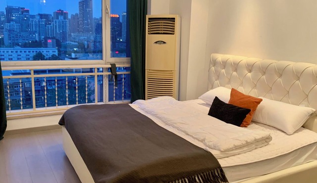 Charming studio with Beijing CBD view and WiFi, AC