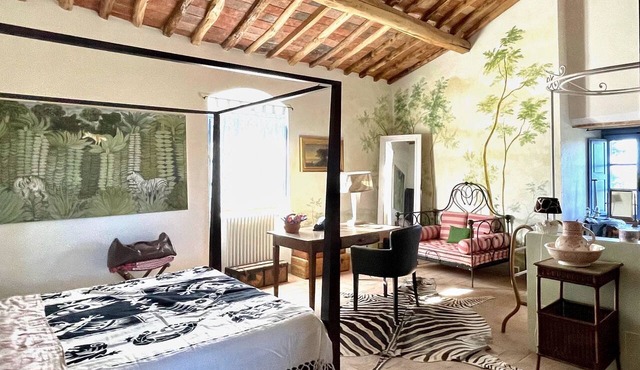 Chianti family villa, 5 bedrooms, infinity pool, A/C, EV charger, BBQ, 360° view