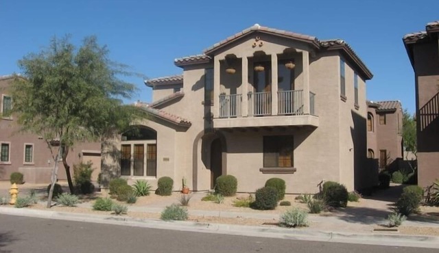 Comfortable, Quiet, Gated Family Home, 2 Pools, 2 TVs/Bluray, Internet, Coal BBQ
