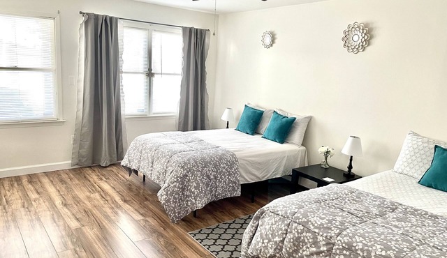 Comfy, Clean & Spacious w/2 TVs, parking, laundry