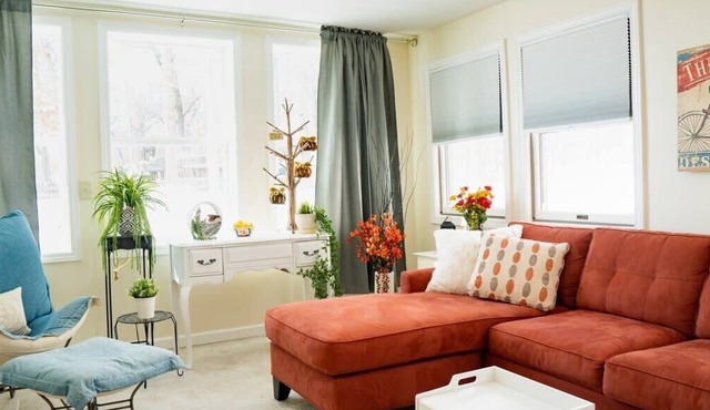 Comfy Escape with Lake Chapin views!