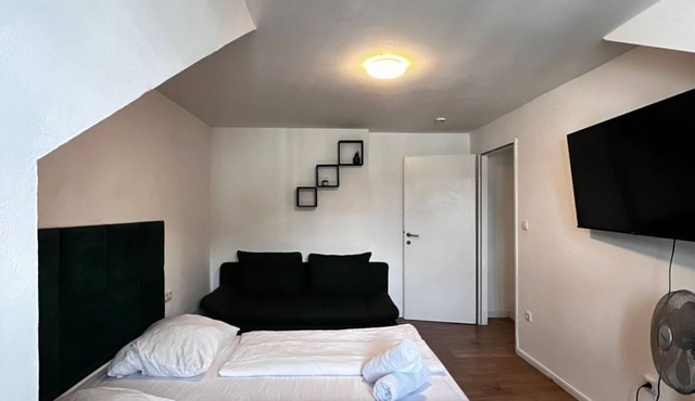Convenient 2BR Apt. Near U6 Station am Schöpfwerk