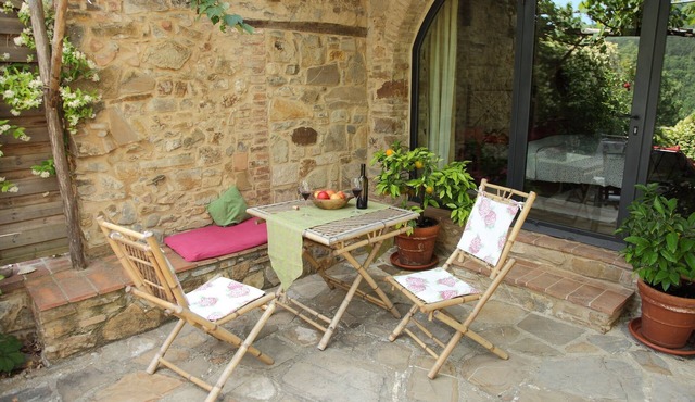 Cosy & Comfy Apartment with private Terrace, Pool and Garden
