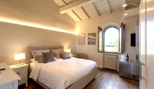 Cosy double room in pretty cottage with WiFi and AC in enchanting Monteaperti