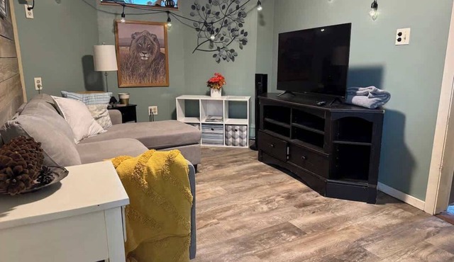 Cozy 1BR Private Unit w/Patio & Parking