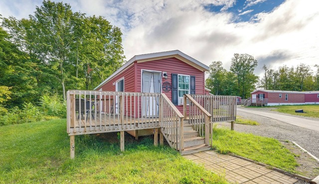 Cozy Cassopolis Cabin, Near Parks & Golfing!