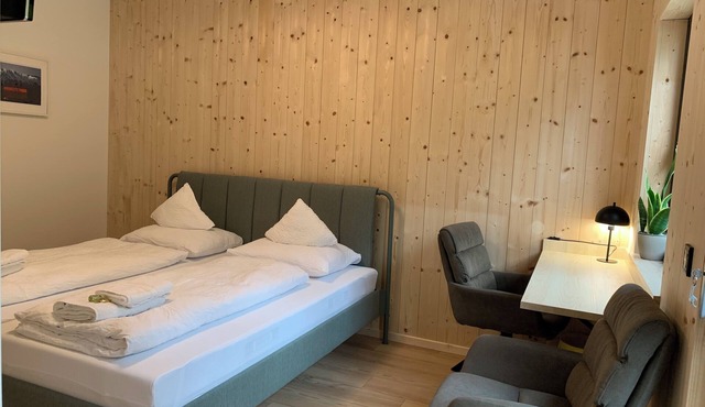 Cozy Double Room - Private Entrance – Easy Self Check-In