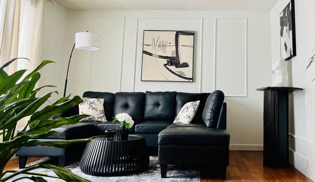 Cozy Full Private House on the Main Floor in Prime Location