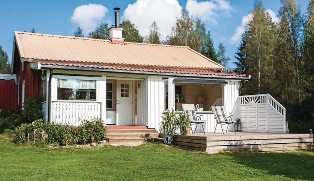 Cozy home in östra ämtevik with sauna