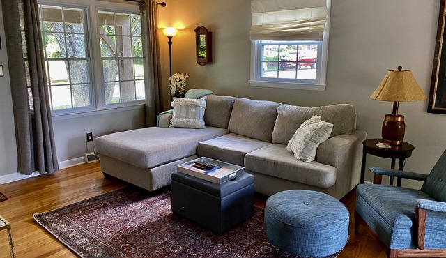 Cozy home w/Hot Tub in trendy West Asheville!