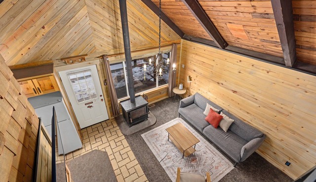 Cozy Mountain Hideaway w/Wood Stove