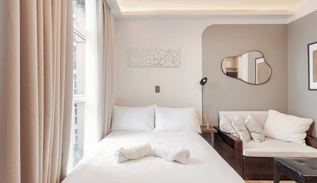 Cozy Studio 1 Bed condo with WiFi, AC in Makati