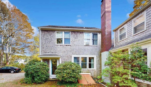 Dog-friendly historic home with yard, games, grill, children's items, W/D, & AC
