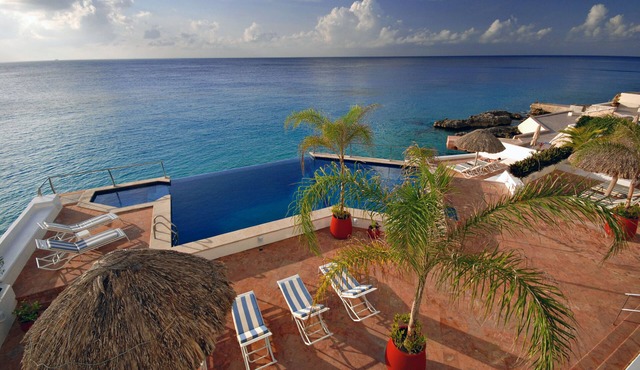Dramatic Oceanfront Condo with Double Master Suites