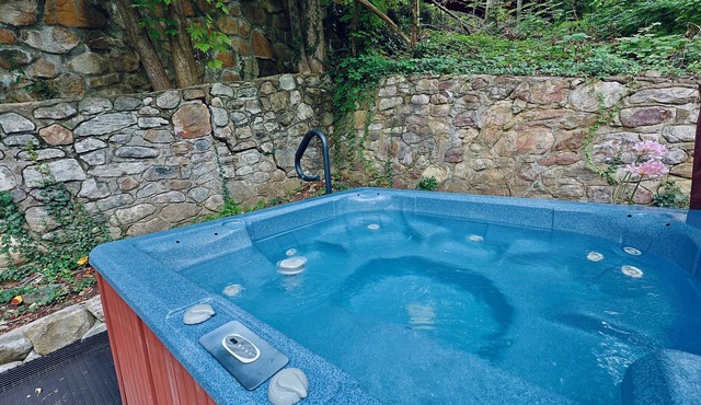 Easy Walk to Gatlinburg Strip! Cabin w/Hot Tub, Theater Room & Easy Parking