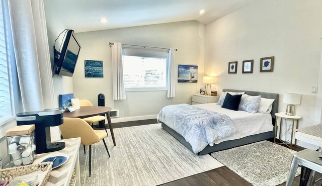 Edmonds Seaside Studio | Walk to Town and Train