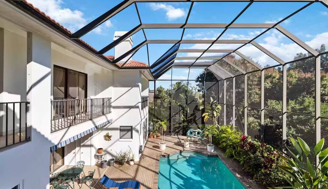Elegant resort-style 4 bedroom house