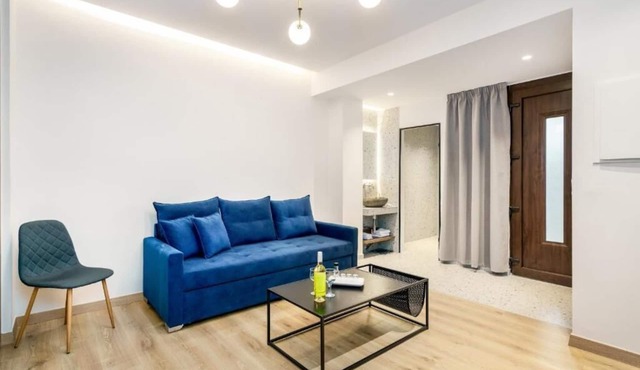 Elegant Royal Blue Apartment in Axos with Breathtaking Mountain Views