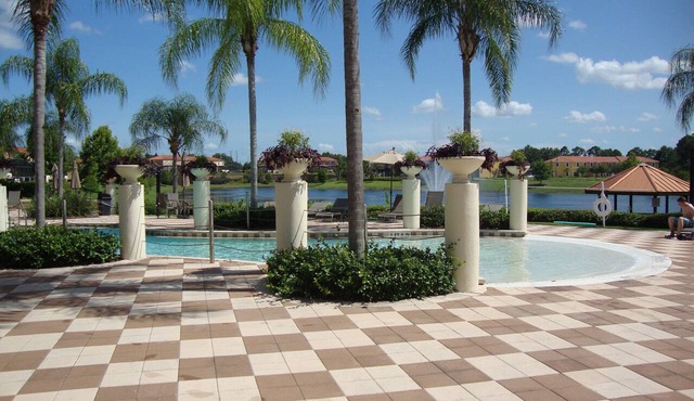 Elegant, Spacious Townhome within 4 Miles to Walt Disney World
