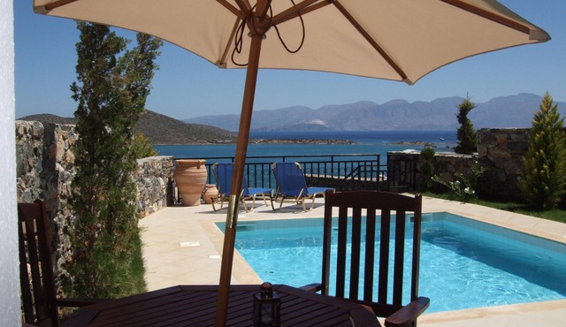 Elounda, private pool, near beach and shops, stunning views facing the sea