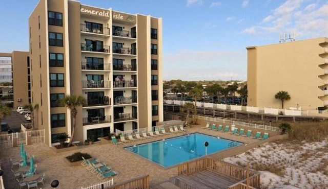 Emerald Isle 107-On the Beach-Ground Floor