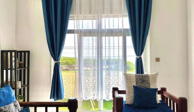Enchanting, Central Beachfront 1-bedroom Apartment