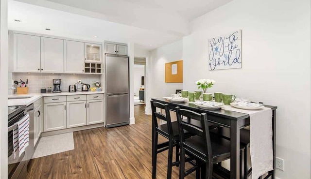 Entire 4-Bedroom Garden Level Suite Near UBC/YVR
