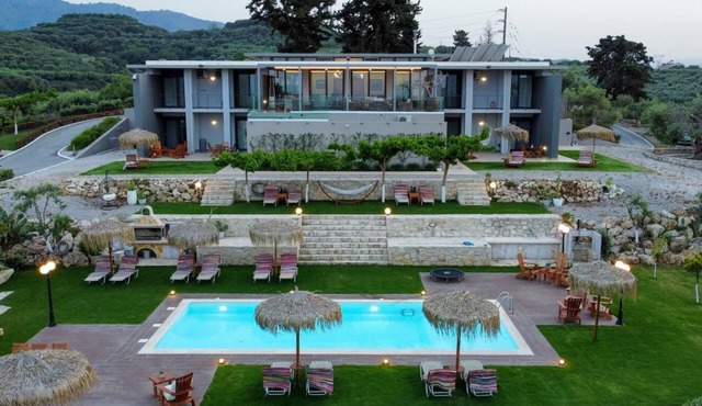 Exclusive 9 bedrooms | heated pool