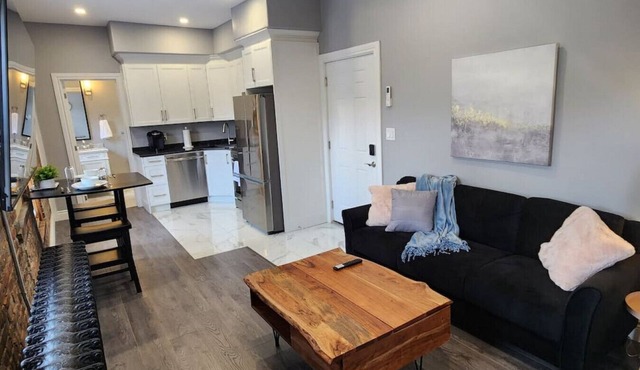 Executive 2BD 58` TV+Wifi+AC+Parking+Kitchen