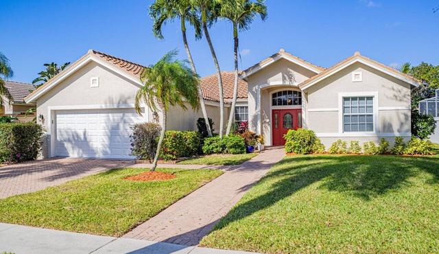 Exquisite 4 bedroom pool & spa home overlooking a breathtaking lakeview