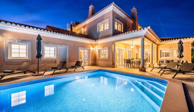 Extraordinary Villa on an elevated position in Quinta do Lago.