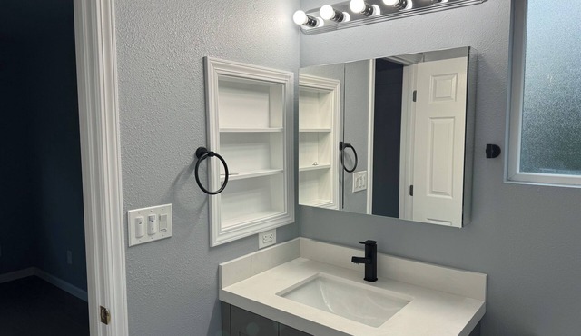 Fabulous 1b1b with AC in Redwood City
