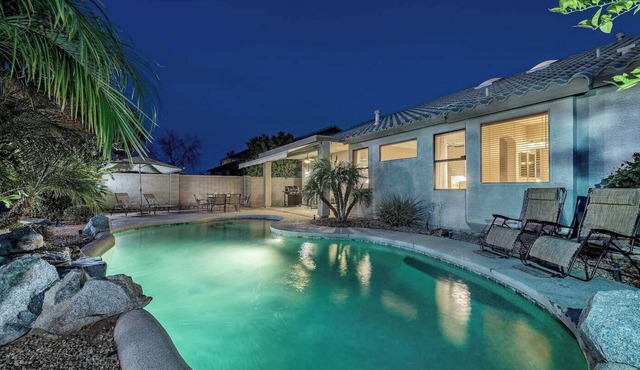 Fantastic 5 Bedroom home on Golf FREE heated Pool