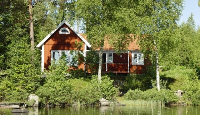 Fantastic Swedish house with secluded location on lake property (only 10m to the lake)