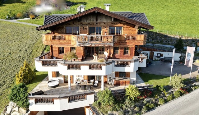 Feel-good vacation apartment with a dream view. 2-8 persons