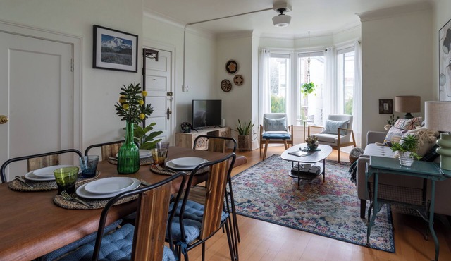 FIFA World Cup 2 bedroom home, loft, 1 bath. Sleeps 5, close to stadiums!