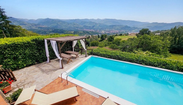 Flexible Group Accommodation with Private Pool & Hot Tub. Beautiful views!