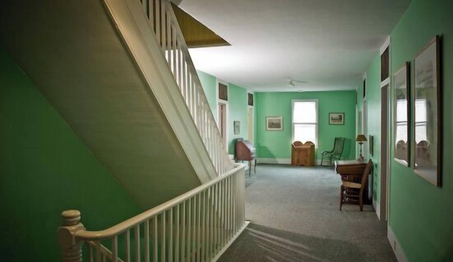 Fountain Point - Hotel Room 7