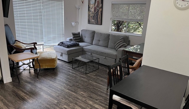 Fully, self contained unit, private entrance, all amenities, full kitchen,