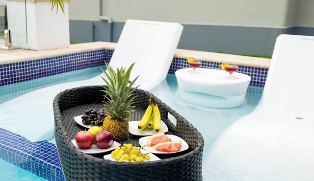 Fully Staffed 4BR Luxury Villa,Private Chef & Iconic Floating Tray