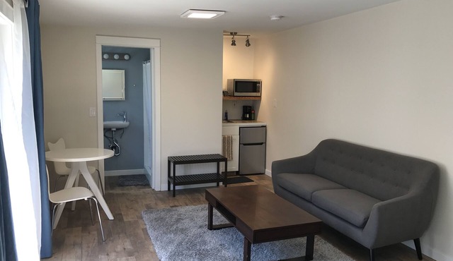 Furnished detached garden cottage