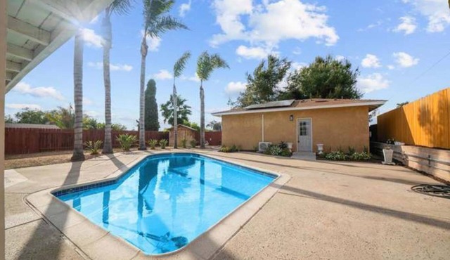 Furnished pet friendly 1 bed 1 bath house with a pool, wifi, AC, washer & dryer