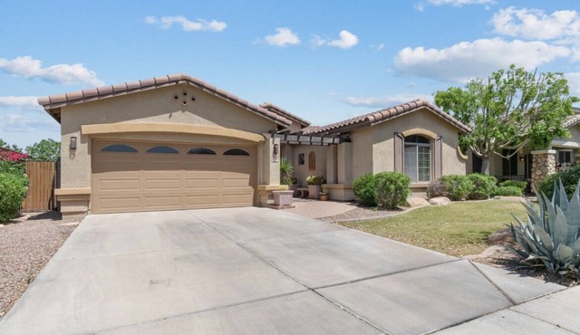 Gardenia 5 min from State Farm Stadium