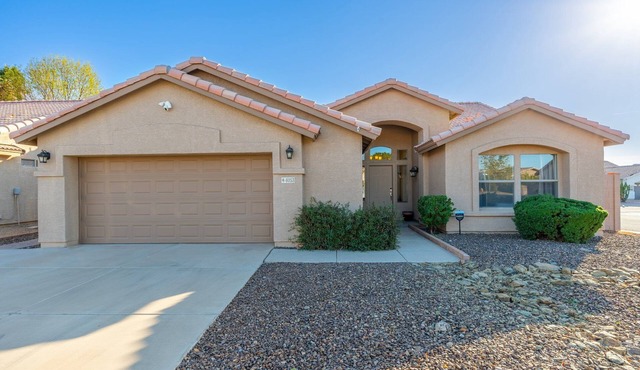 Glendale AZ, heated pool, 3 bed, 2 ba. Centrally located!