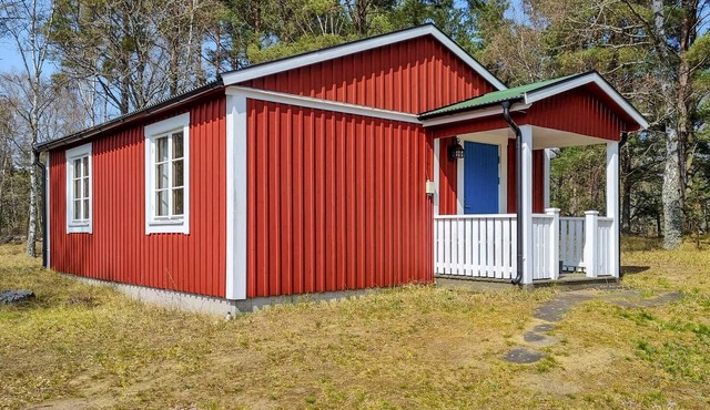 Gorgeous home in Jämjö with kitchen