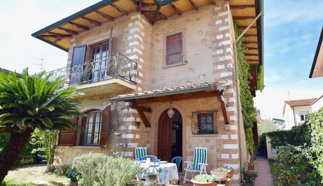 Gorgeous home in Viareggio with WiFi