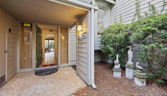 Great location, 3 minutes to beach, 5-star reviews