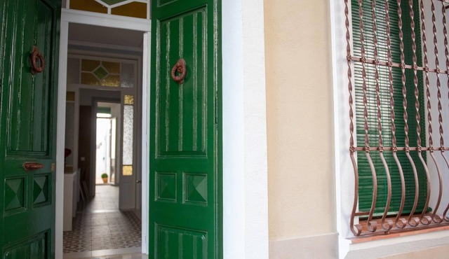 Ground floor with free parking 500m beach